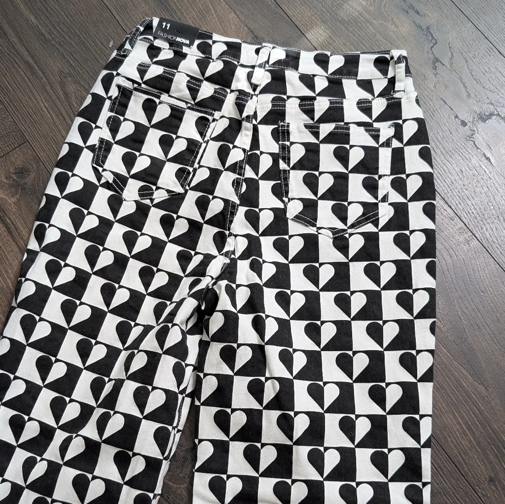 NWT Fashion Nova Queen Of Hearts Straight Leg‎ Heart Pattern Pants Size 11
